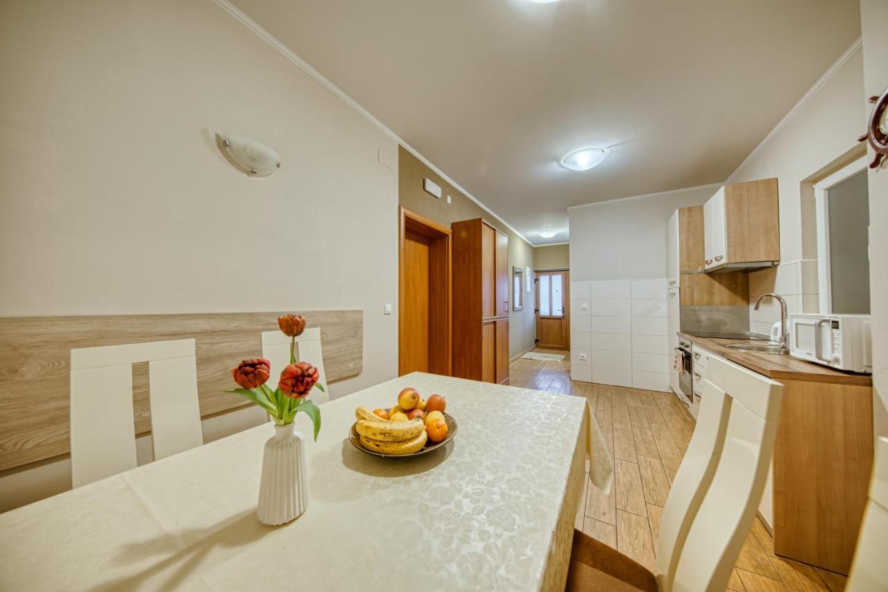 Kristic Apartment *